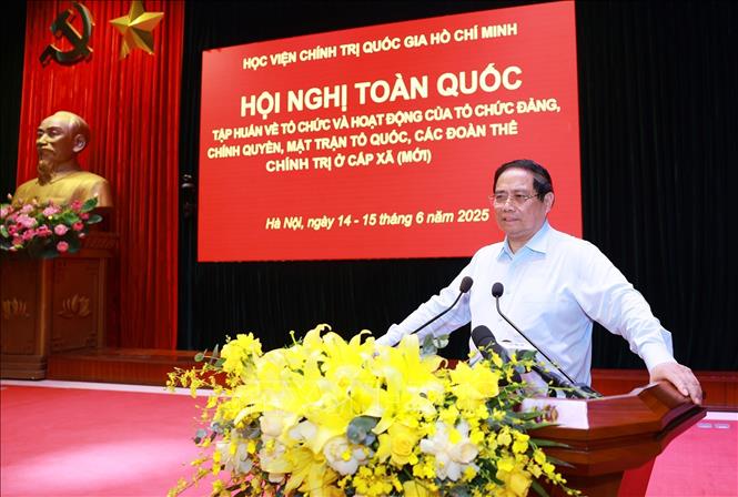Thủ tướng: Tăng tốc chuẩn bị để 30/6 công bố chính quyền 2 cấp trên cả nước