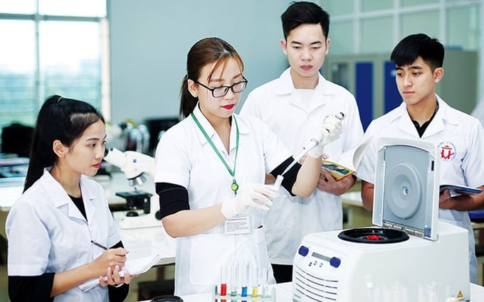Bộ Nội vụ đề xuất chính sách vượt trội về lương thưởng với chuyên gia