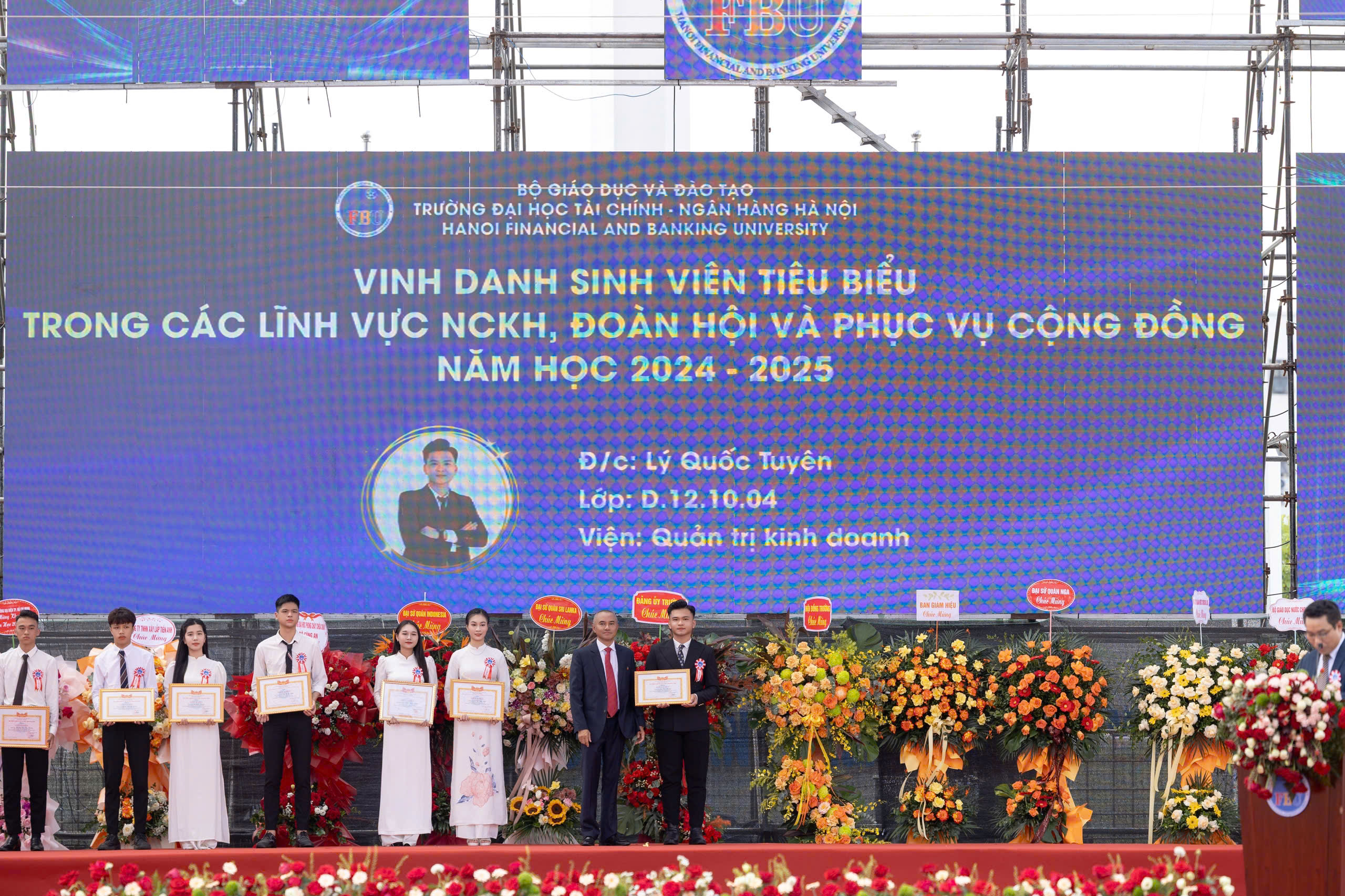Vinh danh sinh viên Lý Quốc Tuyên – Gương mặt tiêu biểu trong NCKH, Đoàn hội và phục vụ cộng đồng