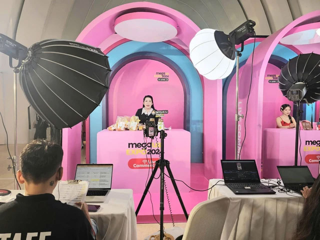Phía sau mỗi buổi livestream quảng cáo: Khi người làm nội dung chọn giữ niềm tin thay vì chạy theo con số